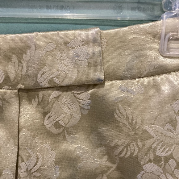 BattiBaleno Floral MIDI Skirt with missing hook at back - Picture 16 of 16